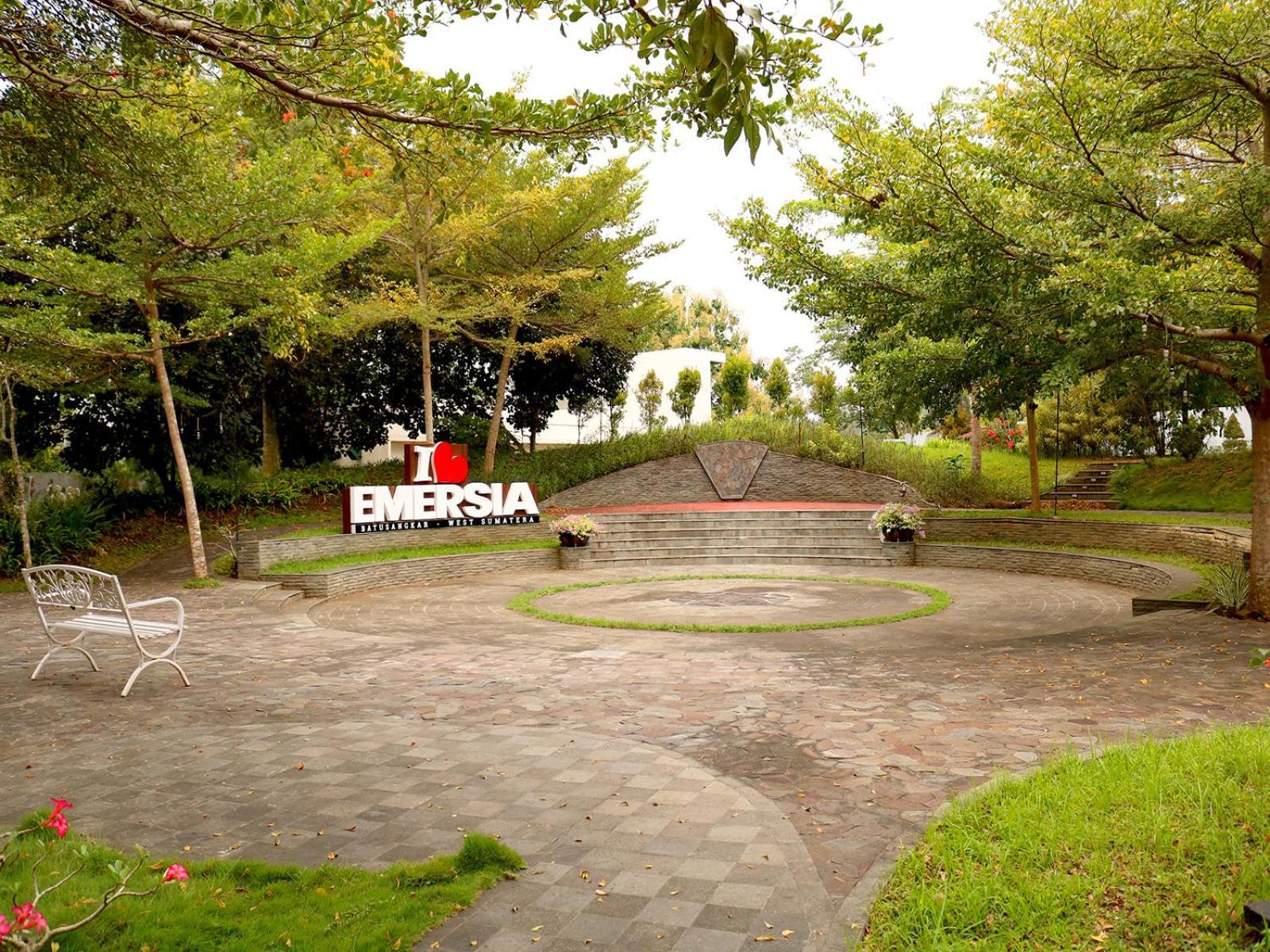 Emersia Hotel & Resort Batusangkar 외부 사진